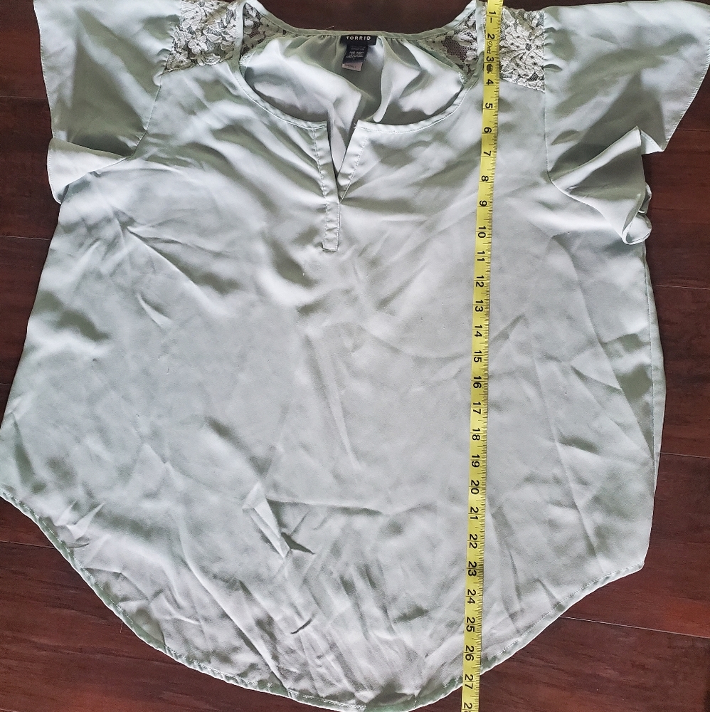 TORRID GREEN TOP - Picture 6 of 7